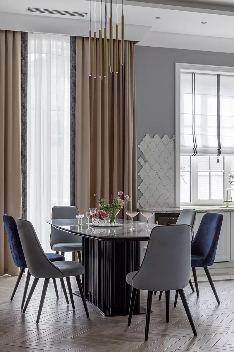 Интерьер семейного дома с французским настроением и библиотекой в английском стиле — проект Ларисы Зверевой