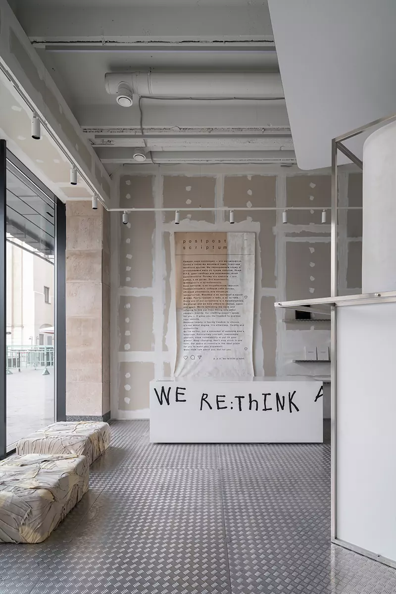 Концептуальный интерьер флагманского магазина в здании газеты «Известия» — проект бюро nao