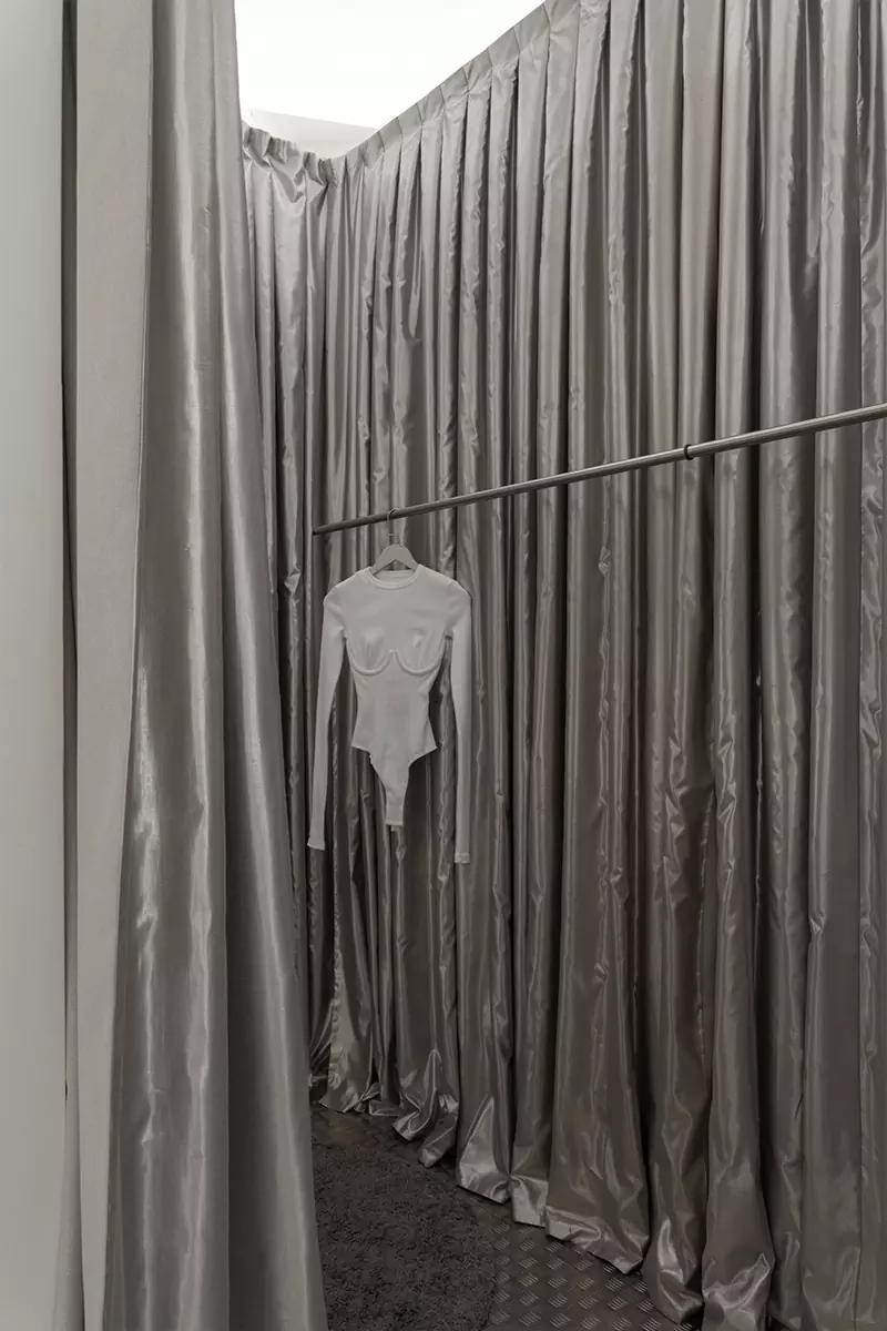 Концептуальный интерьер флагманского магазина в здании газеты «Известия» — проект бюро nao