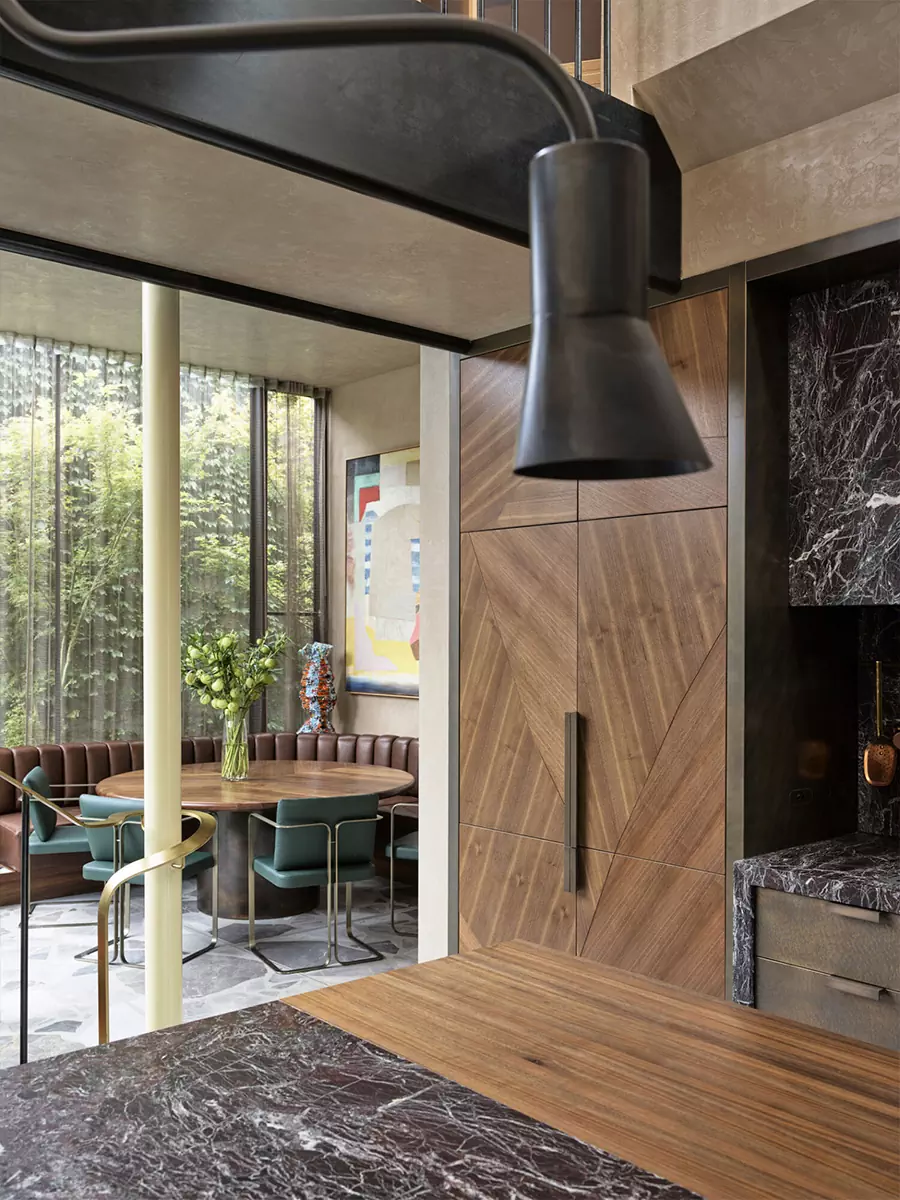 Тысяча и одна деталь в красочном интерьере загородного дома в эдвардианском стиле — проект Flack Studio