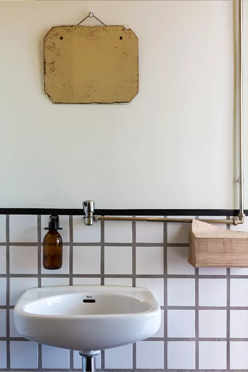 Модернистский интерьер португальского кафе с богатыми исходными данными — проект Ольги Чут