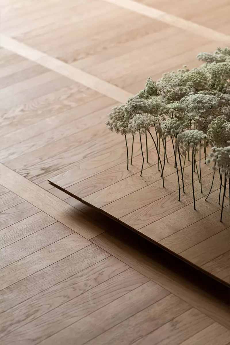 Диалог изогнутых форм и прямых линий в лаконичном интерьере римской квартиры — проект Мануэлы Тоньоли