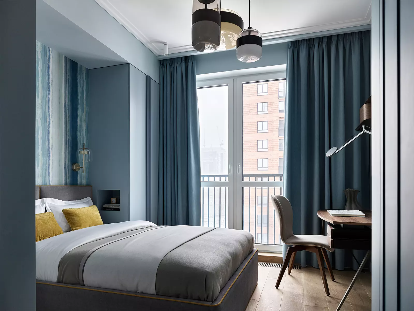 Небесно-голубой и другие оттенки синего в интерьере московской квартиры — проект Анастасии Холопцевой