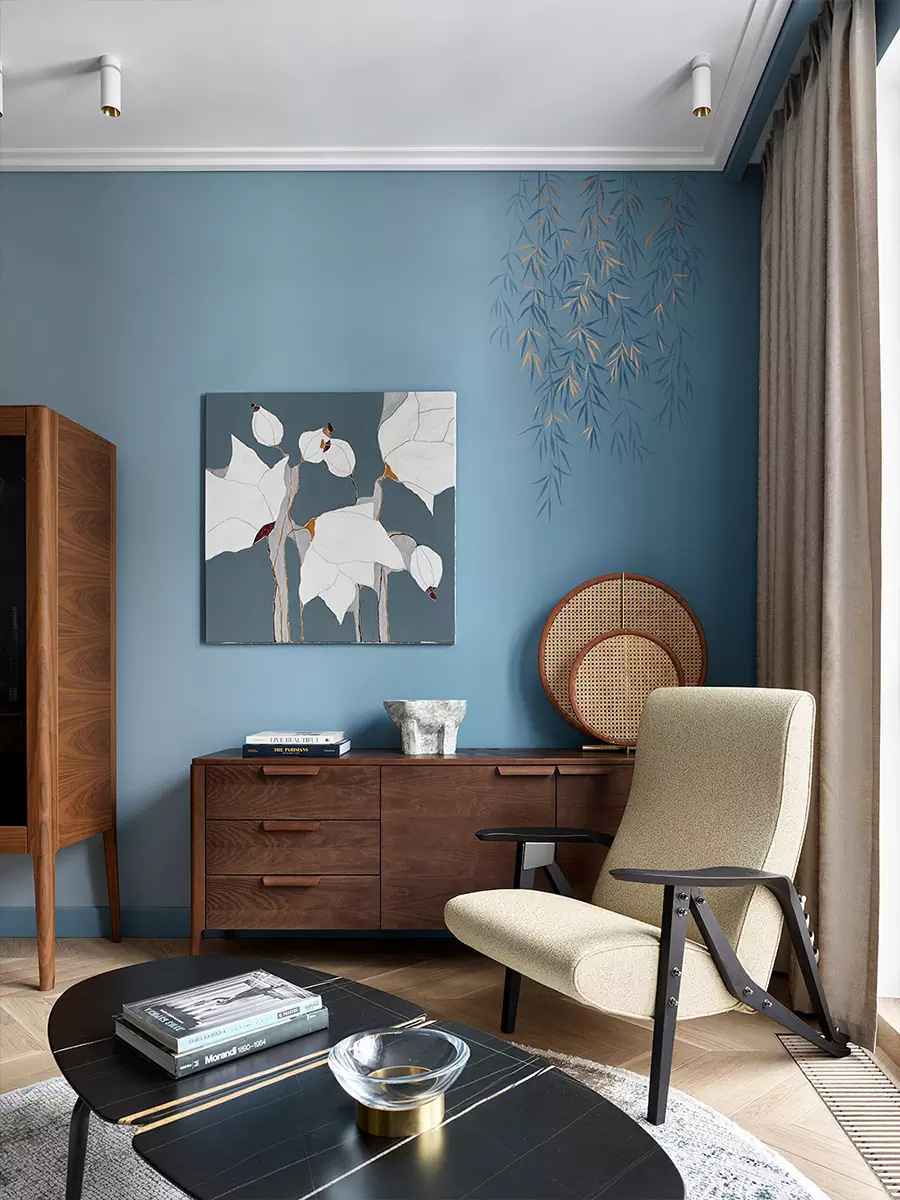 Небесно-голубой и другие оттенки синего в интерьере московской квартиры — проект Анастасии Холопцевой