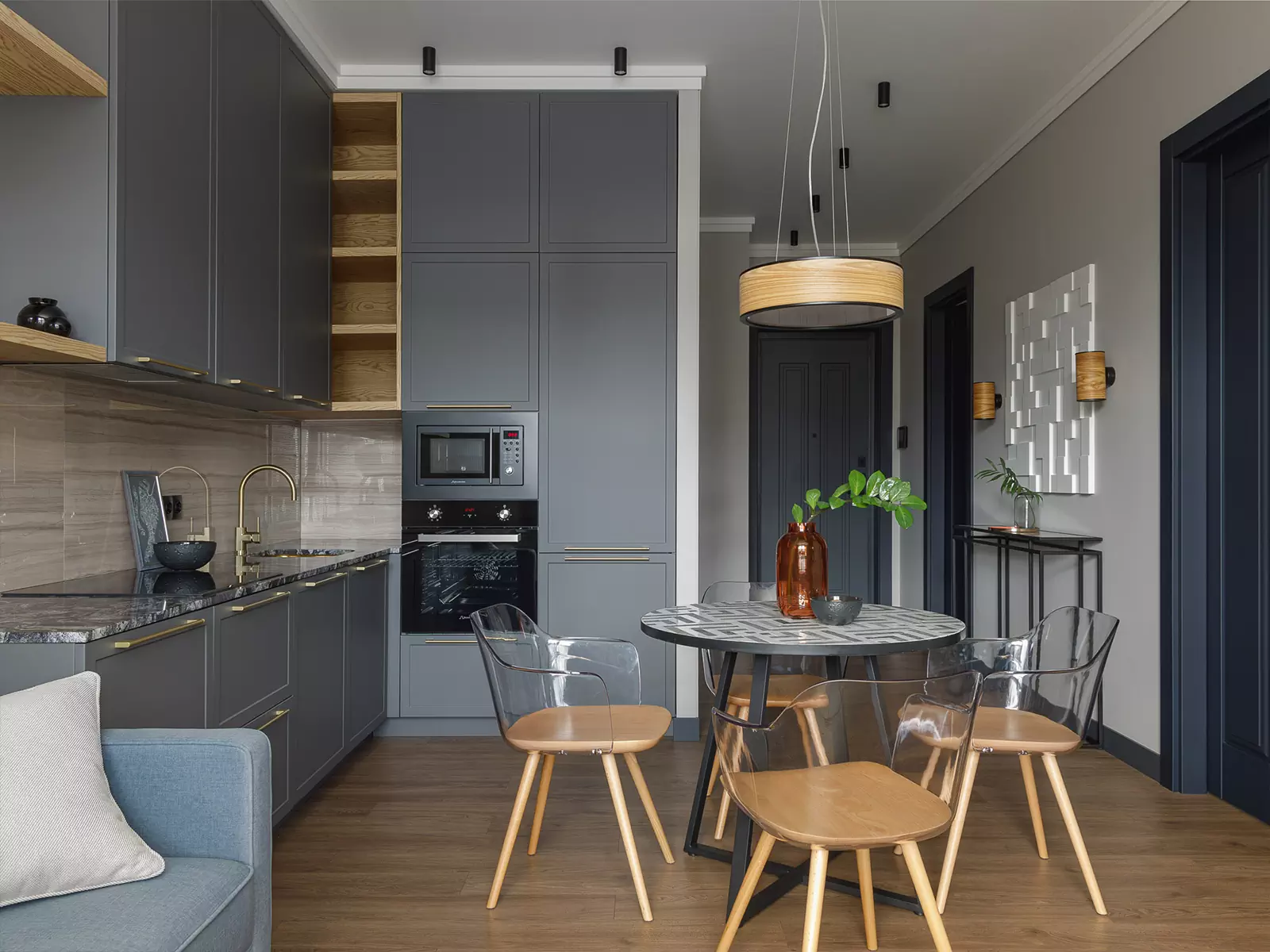 Натуральный камень и детали ручной работы в интерьере квартиры под сдачу в аренду — проект Евгении Николаевой