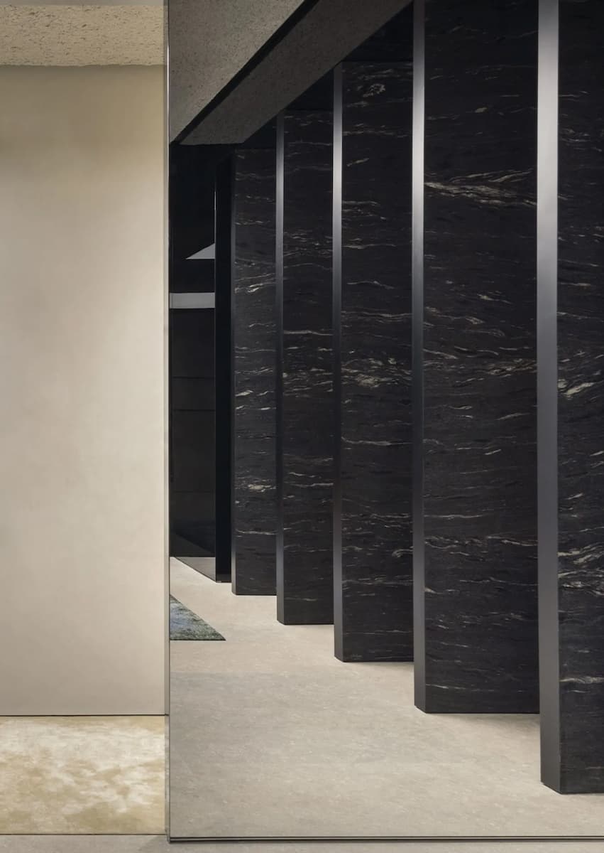 Новый фланманский бутик Saint Laurent в Париже