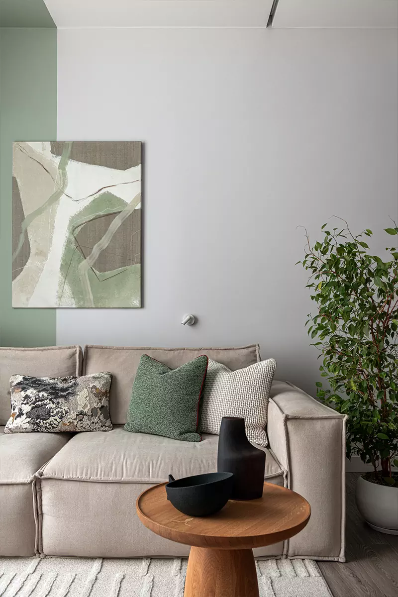Лаконичные круги и зеленые растения в интерьере квартиры с природными фактурами — проект студии DIB.Interiors