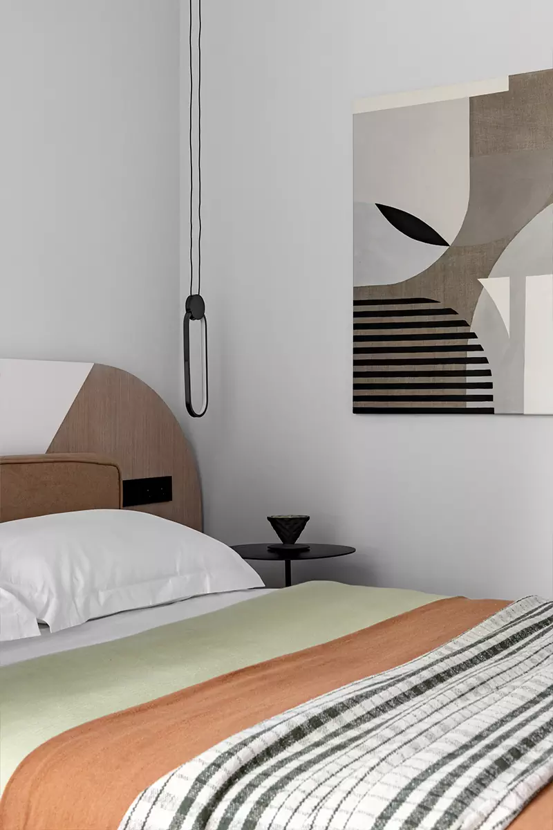 Лаконичные круги и зеленые растения в интерьере квартиры с природными фактурами — проект студии DIB.Interiors