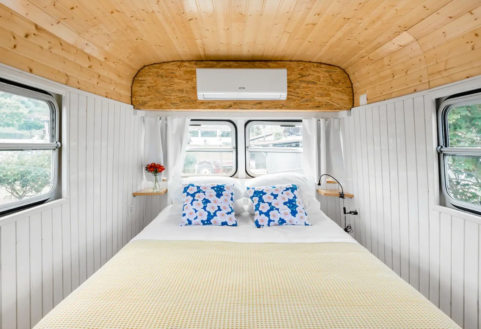 Camping Bus, Аррабаль, Португалия. Фото: Airbnb