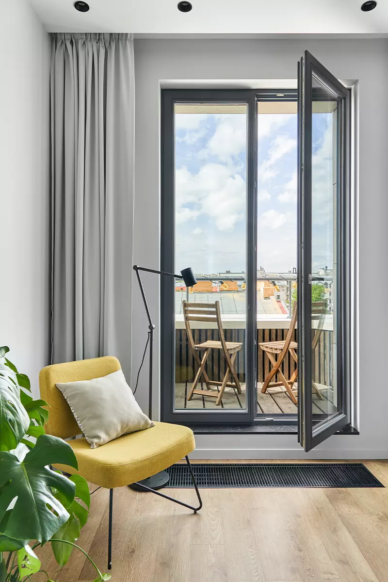 Морская синева и оттенки солнца в интерьере небольшой петербургской квартиры — проект Светланы Мамаенко