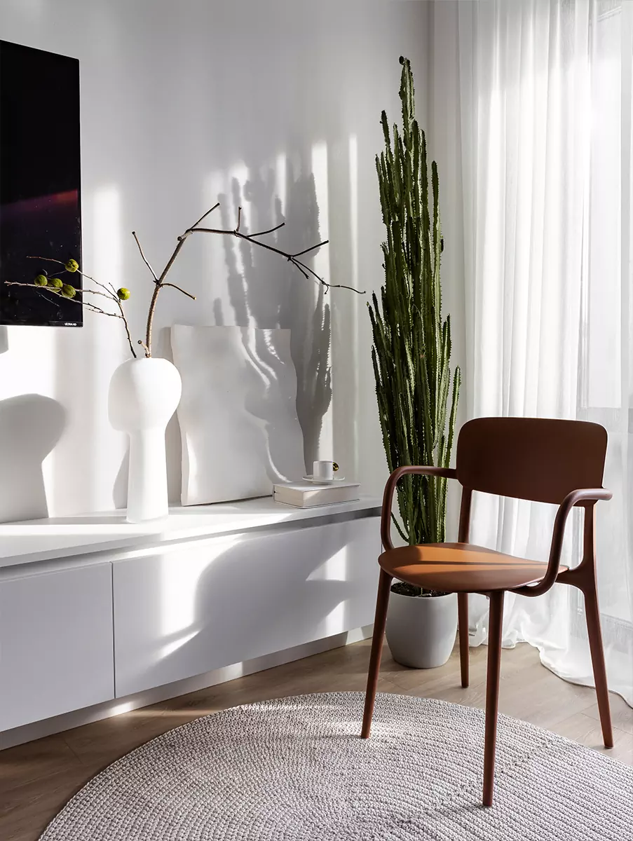 Воздушный и полный света интерьер квартиры с цветовыми акцентами — проект Анастасии Гончаровой