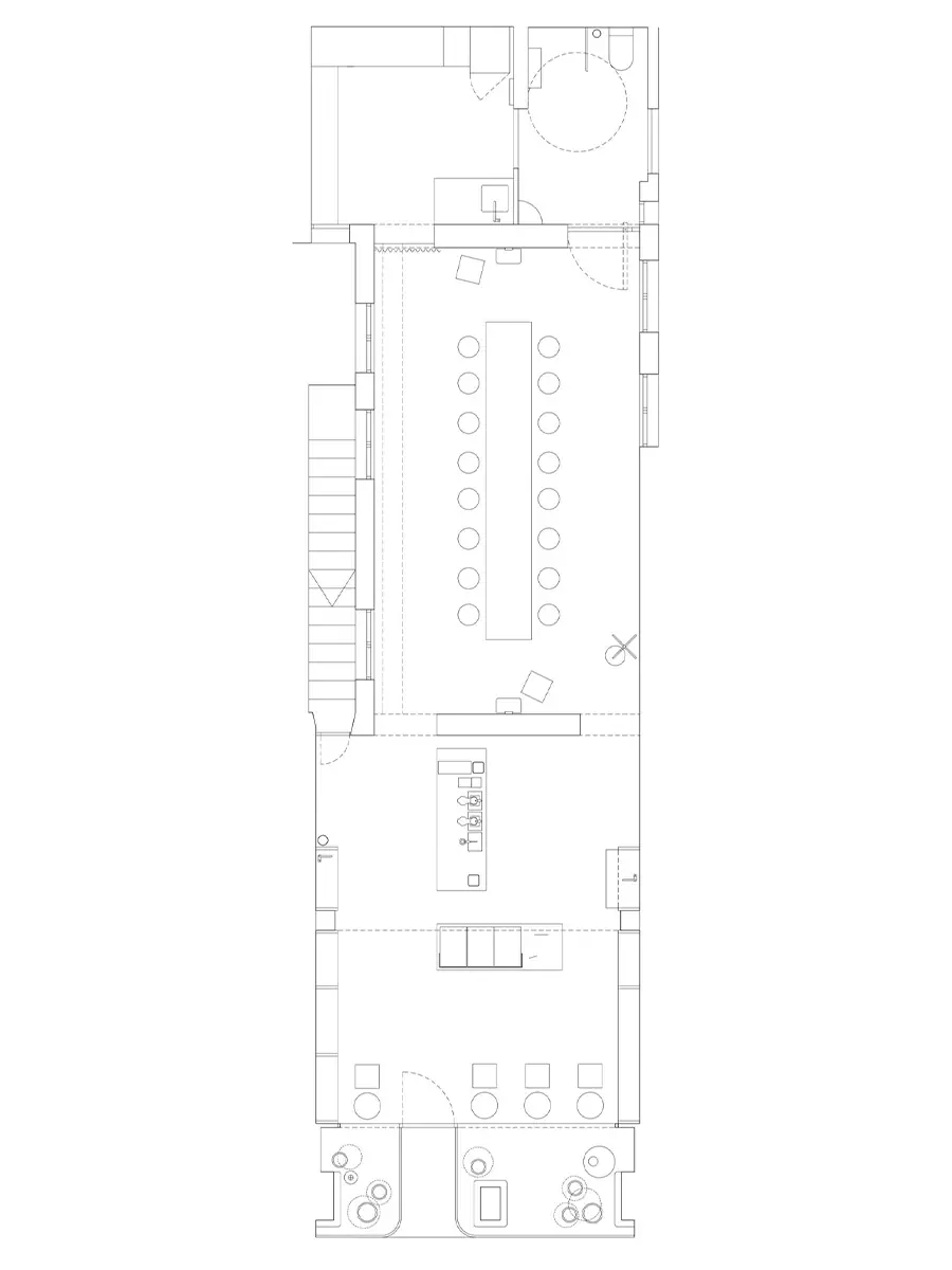 Игра контрастов: историческая лепнина и мебель из стали в уютной мадридской кофейне — проект Plantea Estudio