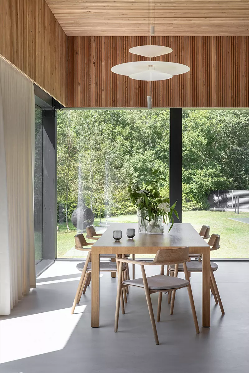 Дом мечты для архитектора: элегантный интерьер коттеджа в природных тонах — проект студии ZROBIM architects