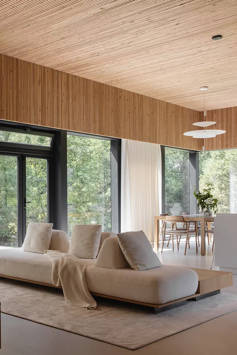 Дом мечты для архитектора: элегантный интерьер коттеджа в природных тонах — проект студии ZROBIM architects