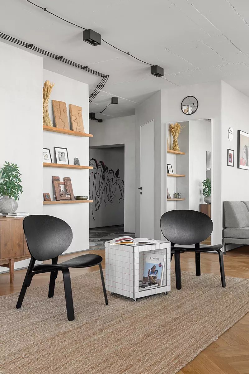 Эклектичный интерьер студии-ателье с авторским декором и росписью стен — проект Виктории Азербаевой