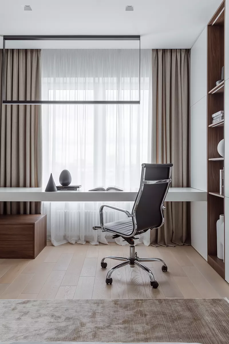 Графичный декор и работы локальных художников в интерьере квартиры для семьи из Воронежа — проект Оксаны Пирко