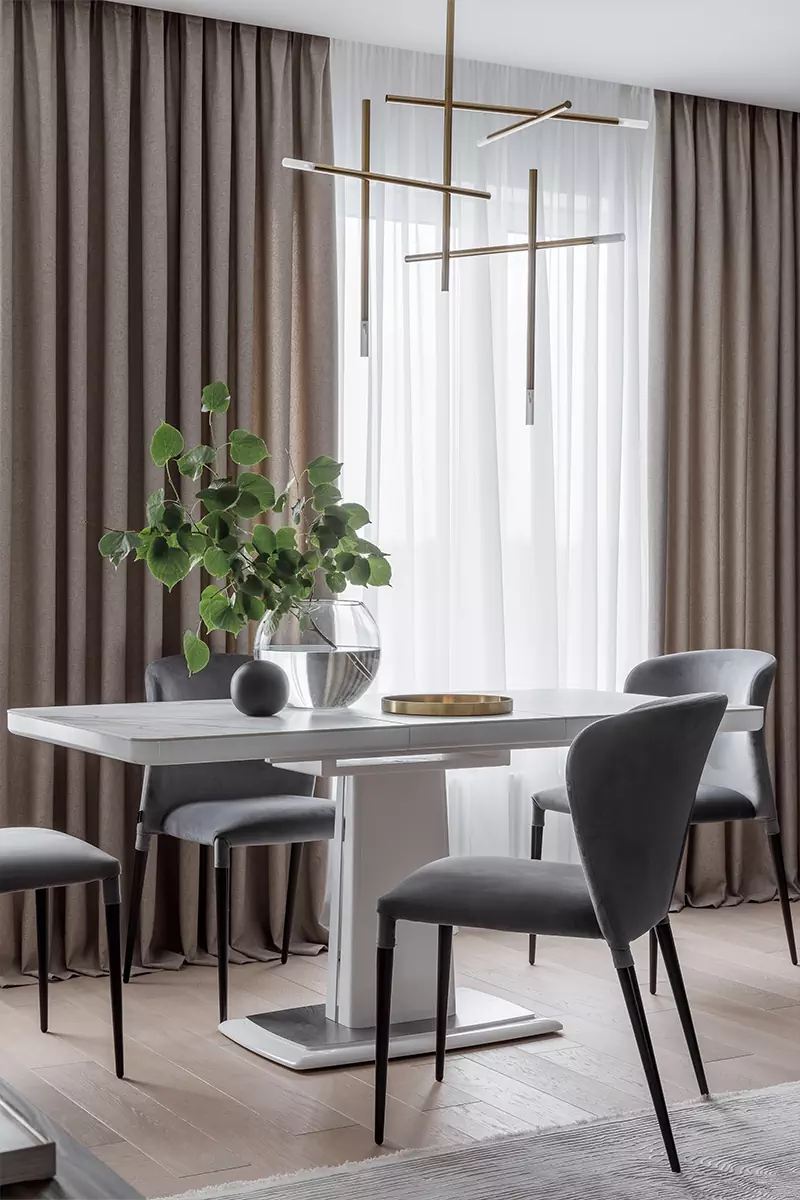 Графичный декор и работы локальных художников в интерьере квартиры для семьи из Воронежа — проект Оксаны Пирко