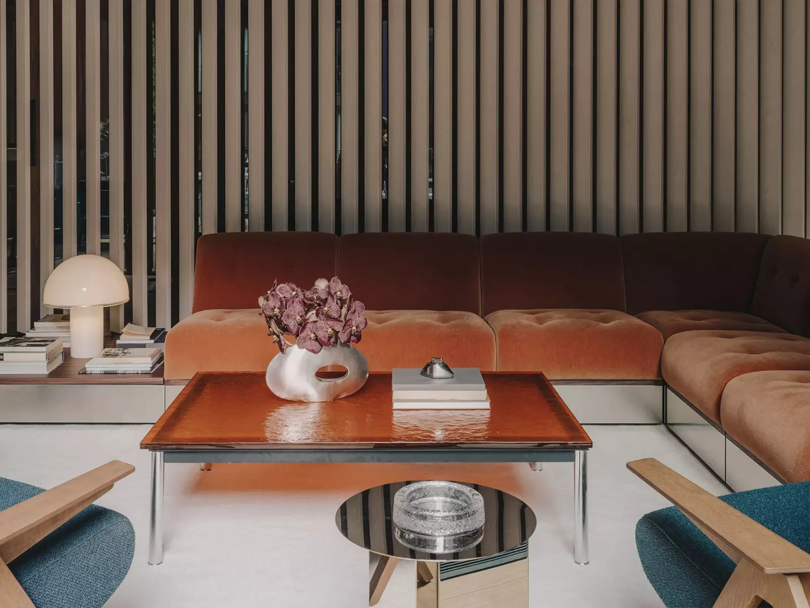 Мебель прошлого века и авторские детали в интерьере офиса для лондонского застройщика — проект Оскара Конена