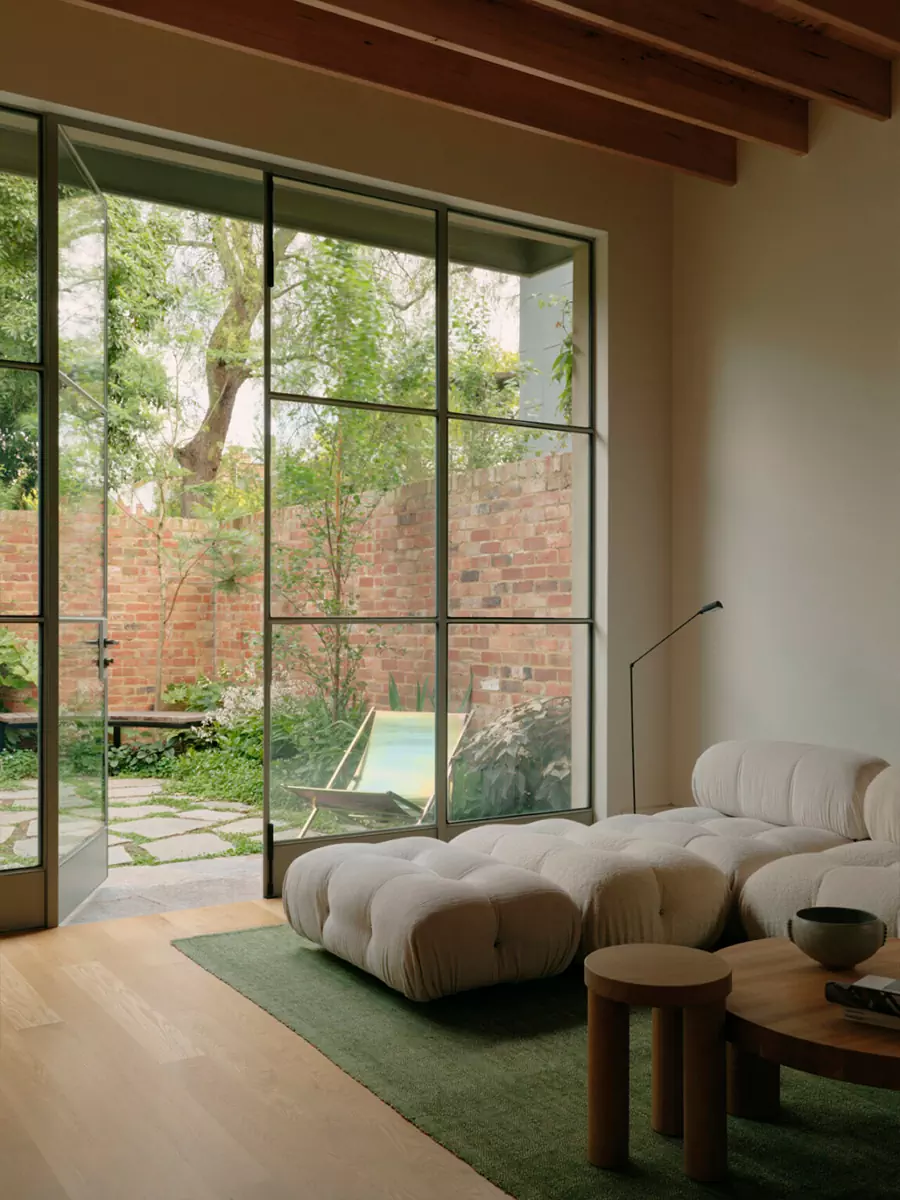 Безупречная симметрия в интерьере частного дома в Мельбурне — проект Оливера дю Пюи