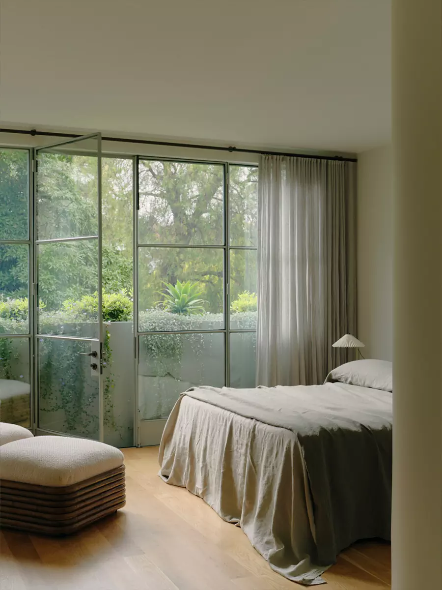 Безупречная симметрия в интерьере частного дома в Мельбурне — проект Оливера дю Пюи