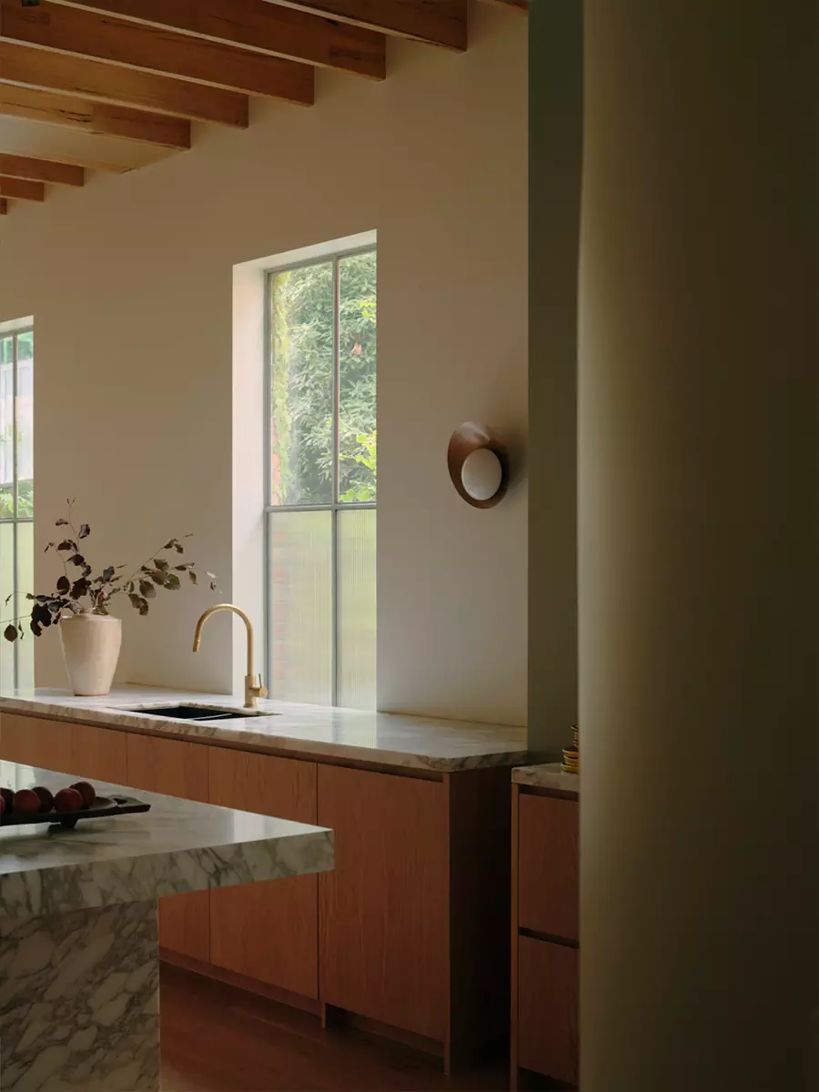 Безупречная симметрия в интерьере частного дома в Мельбурне — проект Оливера дю Пюи