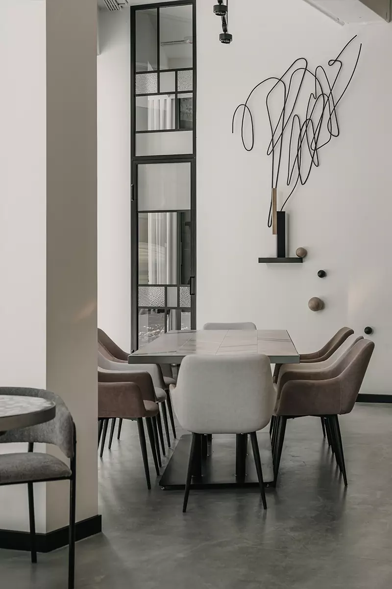 Воздушный интерьер модного гастрономического пространства в Тюмени — проект Анастасии Суховой