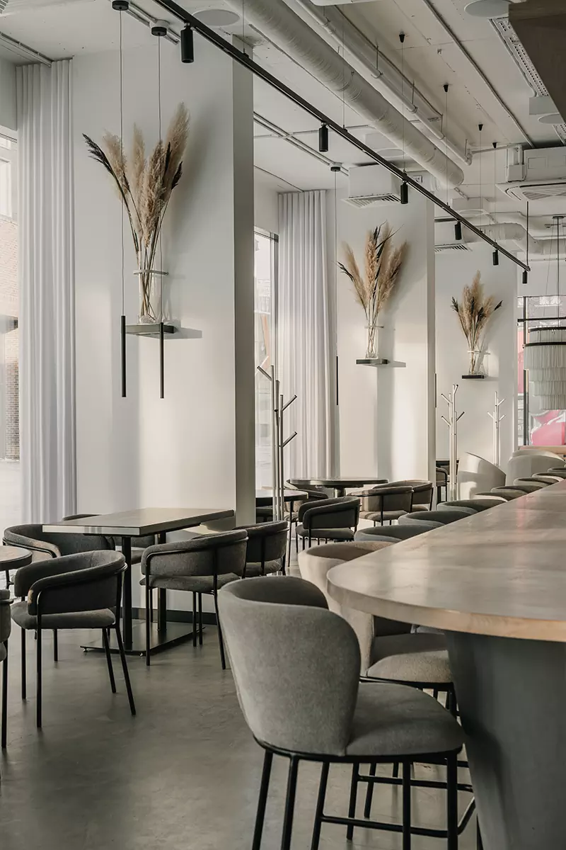 Воздушный интерьер модного гастрономического пространства в Тюмени — проект Анастасии Суховой