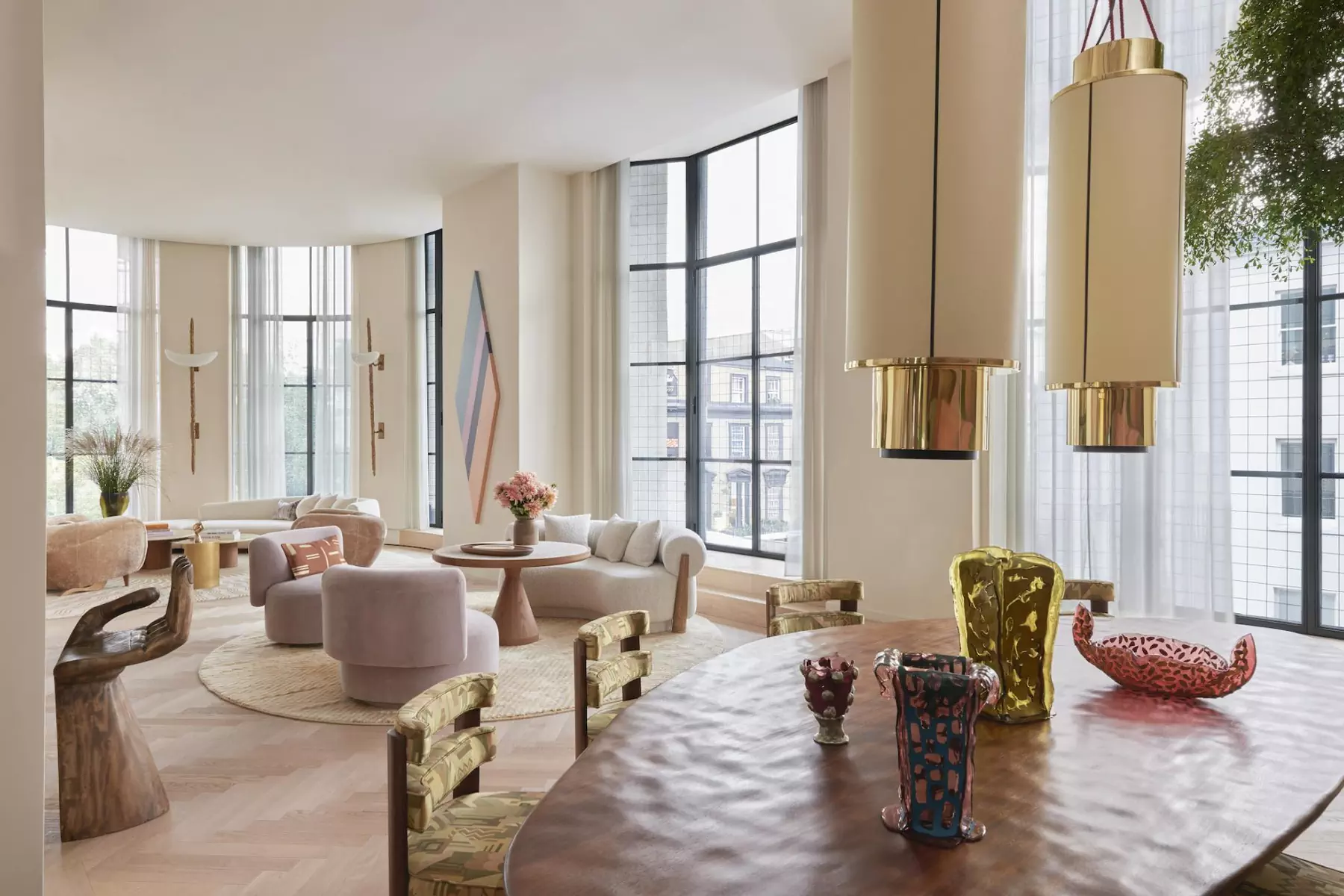 Нарядный интерьер гостиничного комплекса в здании первого лондонского универмага — проект Келли Бехан