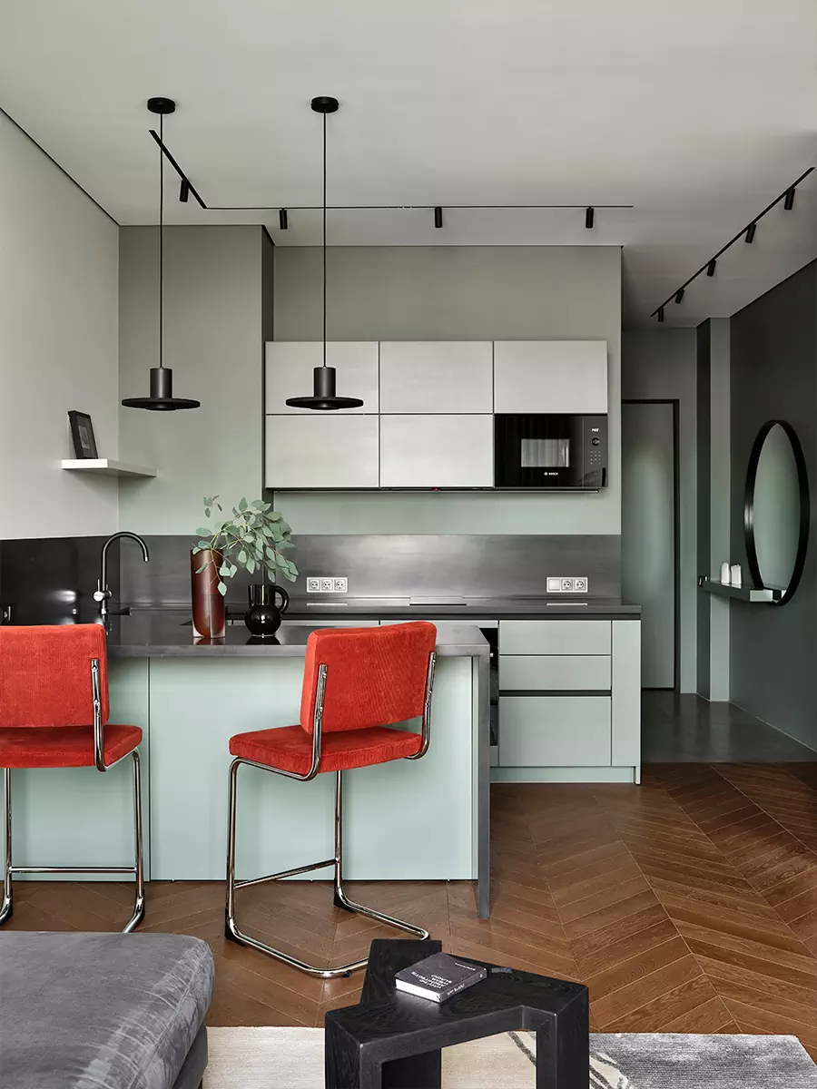 Графичные линии и яркое искусство в интерьере квартиры для взрослого мужчины — проект Дины Дымниковой и Даши Слушаевой