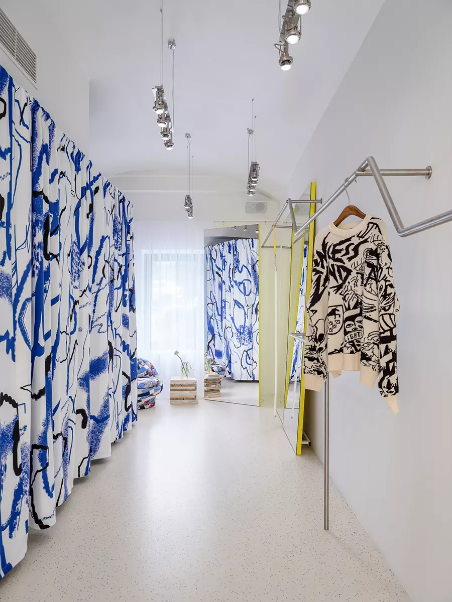 Бунтарский и смелый интерьер шоурума в центре Москвы — проект ROOMDESIGNBURO