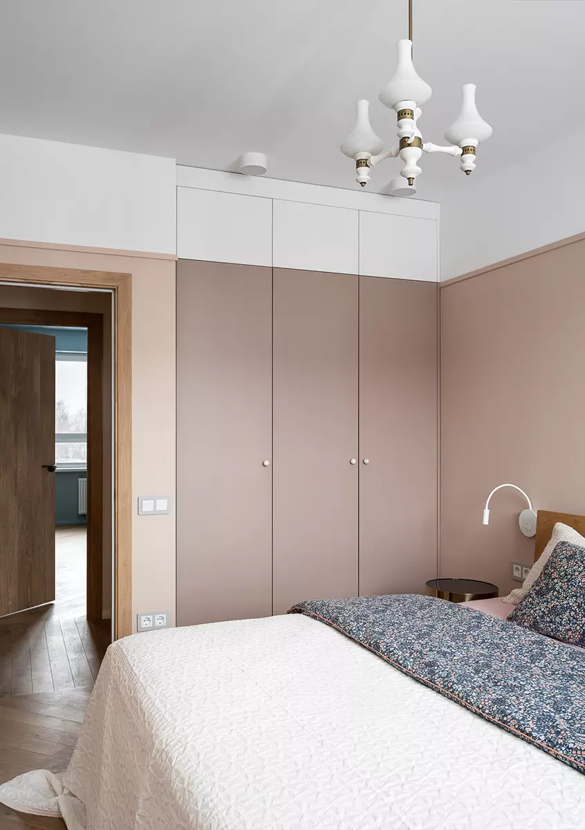 Природные фактуры и небесно-голубые оттенки в интерьере квартиры для молодой семьи — проект Елены Ерашевич