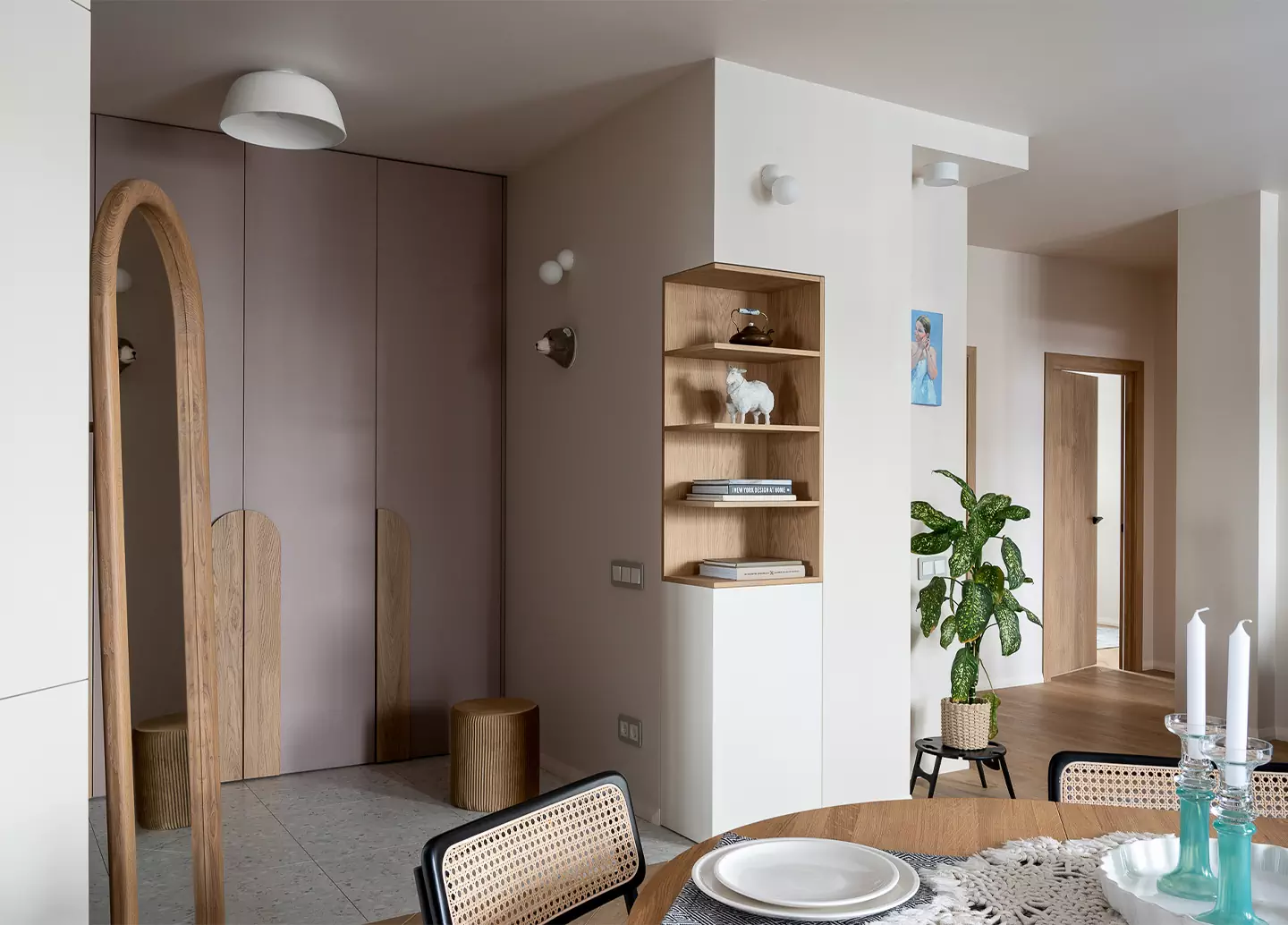 Природные фактуры и небесно-голубые оттенки в интерьере квартиры для молодой семьи — проект Елены Ерашевич