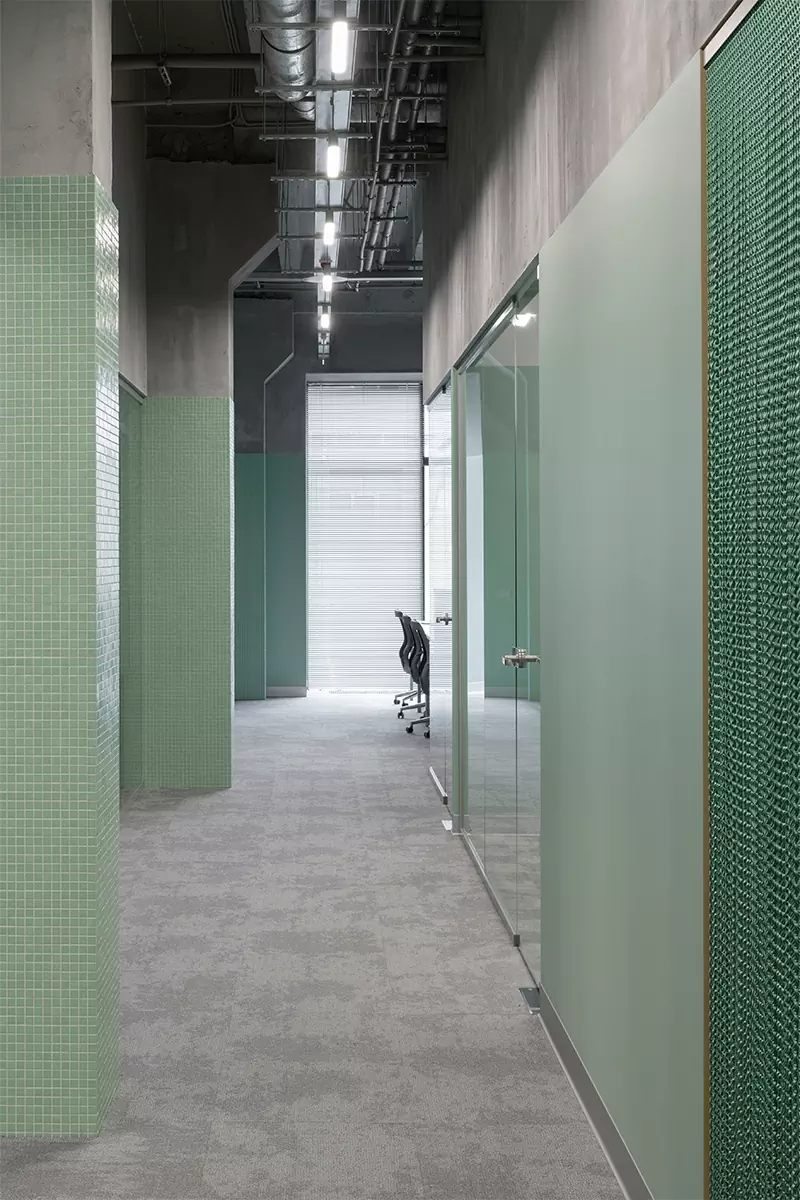 Сдержанный интерьер офиса компании по подбору персонала — проект студии PETIT BÜRO