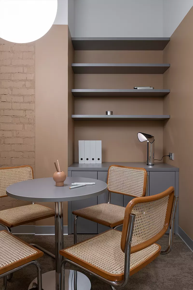 Сдержанный интерьер офиса компании по подбору персонала — проект студии PETIT BÜRO
