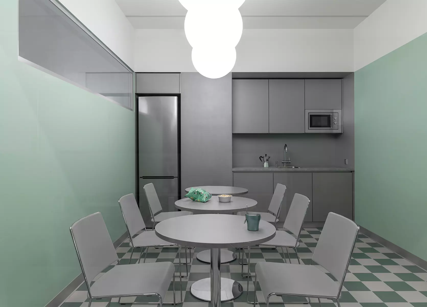 Сдержанный интерьер офиса компании по подбору персонала — проект студии PETIT BÜRO