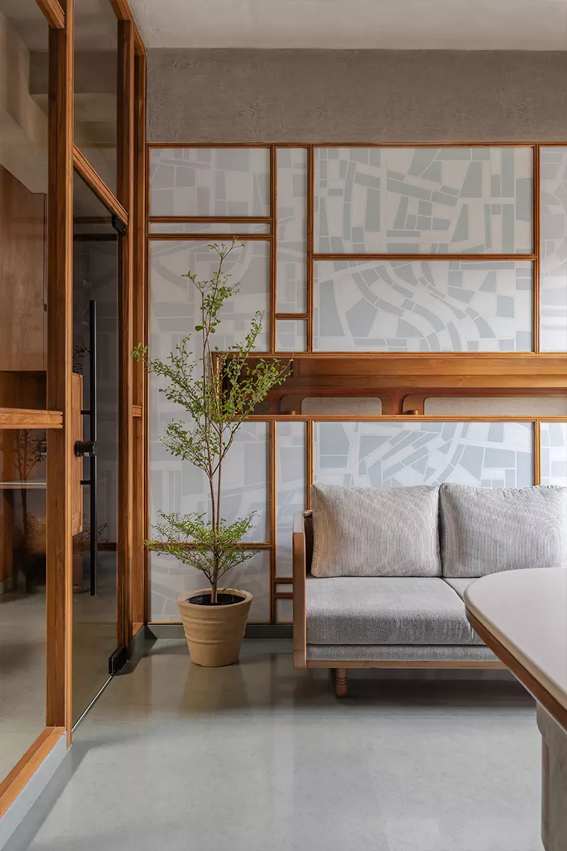 Яркая терракота и строгий бетон в интерьере офиса с индийскими мотивами — проект студии Design ni Dukaan