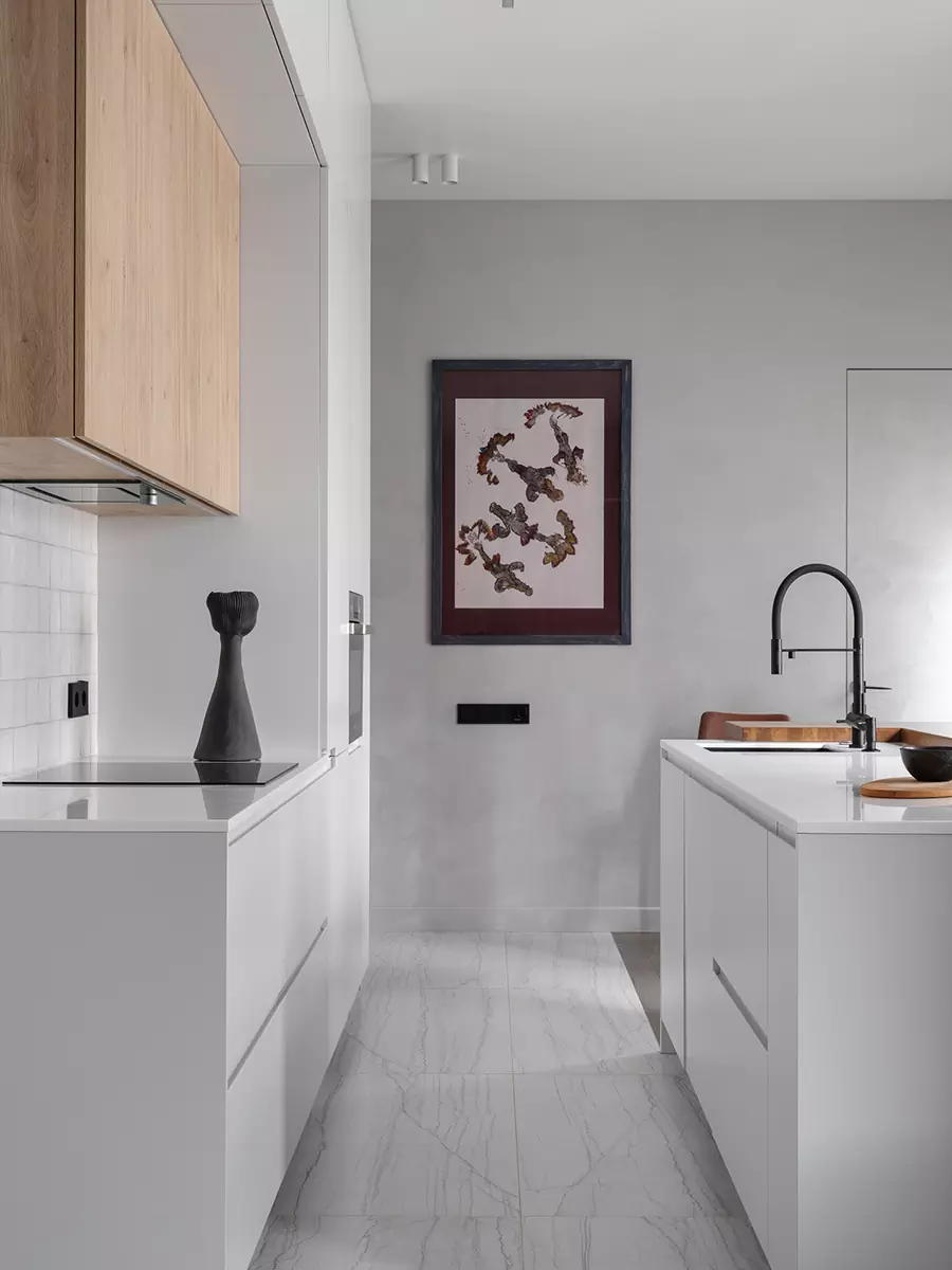 Лаконичный интерьер квартиры с кастомной мебелью — проект студии Lagom Interior