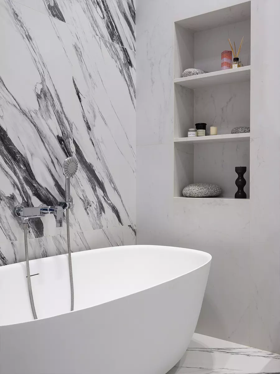 Лаконичный интерьер квартиры с кастомной мебелью — проект студии Lagom Interior