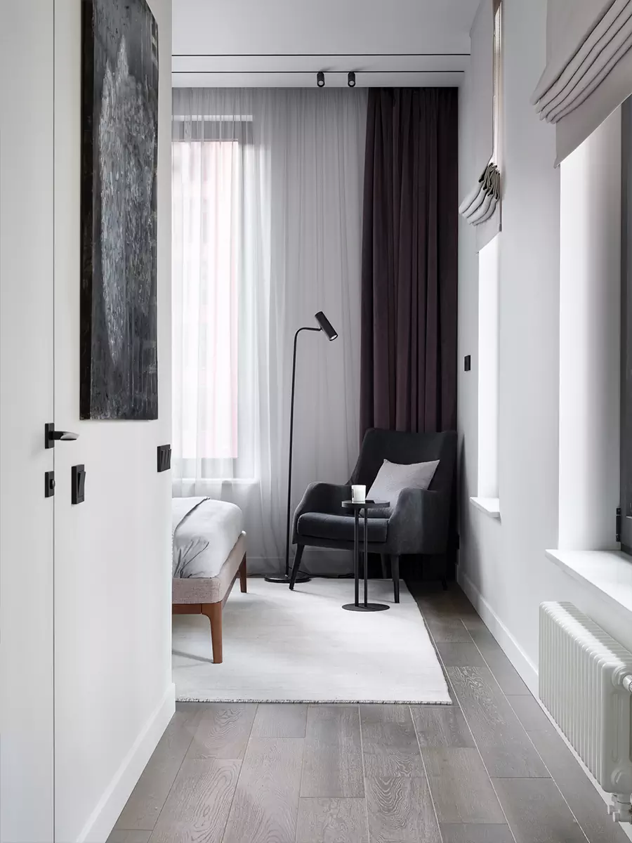 Лаконичный интерьер квартиры с кастомной мебелью — проект студии Lagom Interior