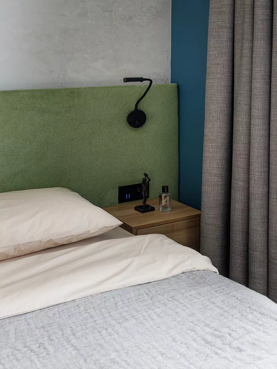 Многофункциональный интерьер городской квартиры в синих тонах — проект ARH Studio