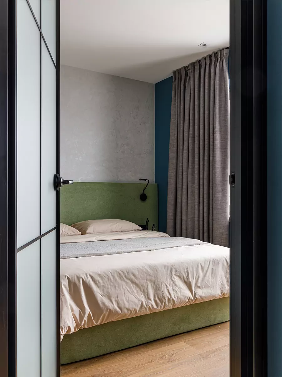 Многофункциональный интерьер городской квартиры в синих тонах — проект ARH Studio