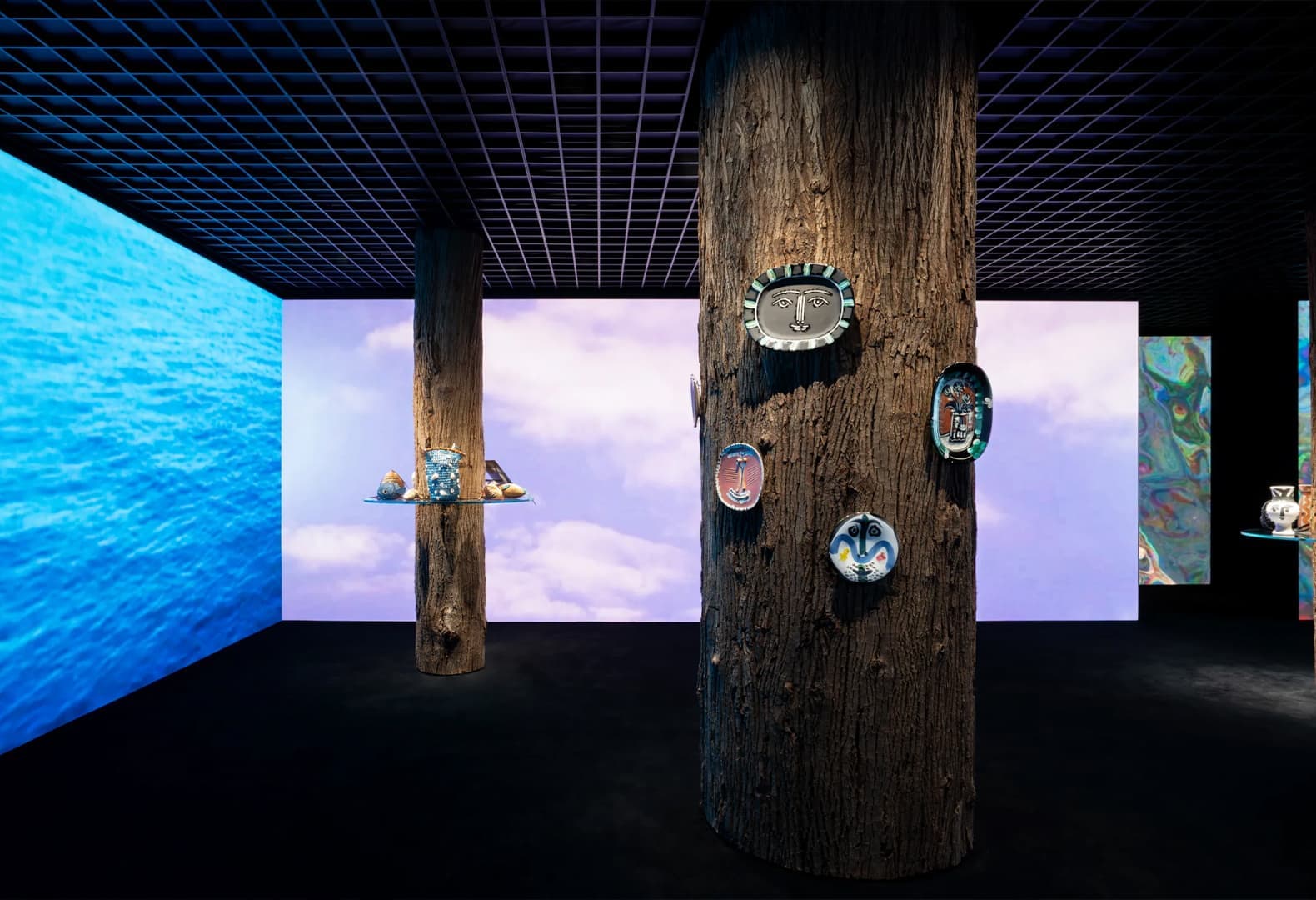 Выставка модного дома LOEWE в Шанхае