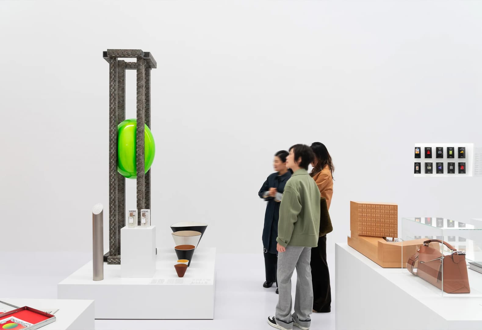 Выставка модного дома LOEWE в Шанхае