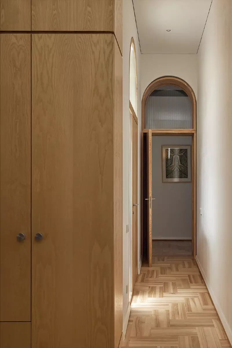 Исторические отсылки и искусство в интерьере литовской квартиры — проект студии Plazma Architecture