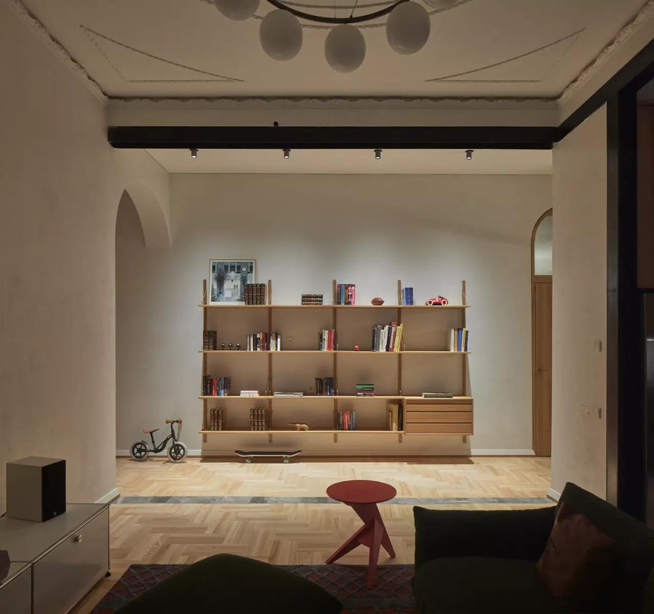 Исторические отсылки и искусство в интерьере литовской квартиры — проект студии Plazma Architecture