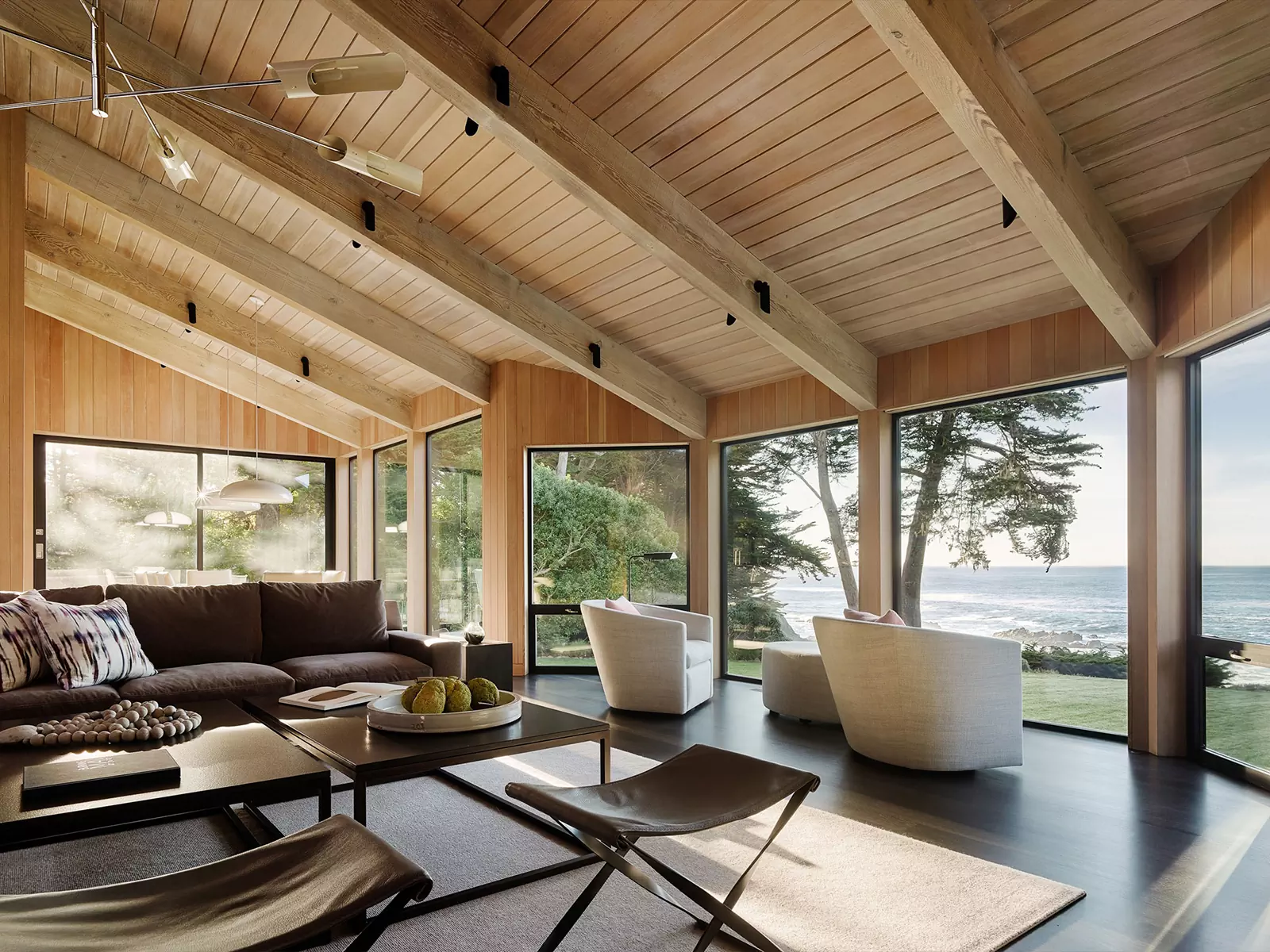 экологичный интерьер дома на калифорнийском побережье — проект студии Butler Armsden Architects и Leverone Design