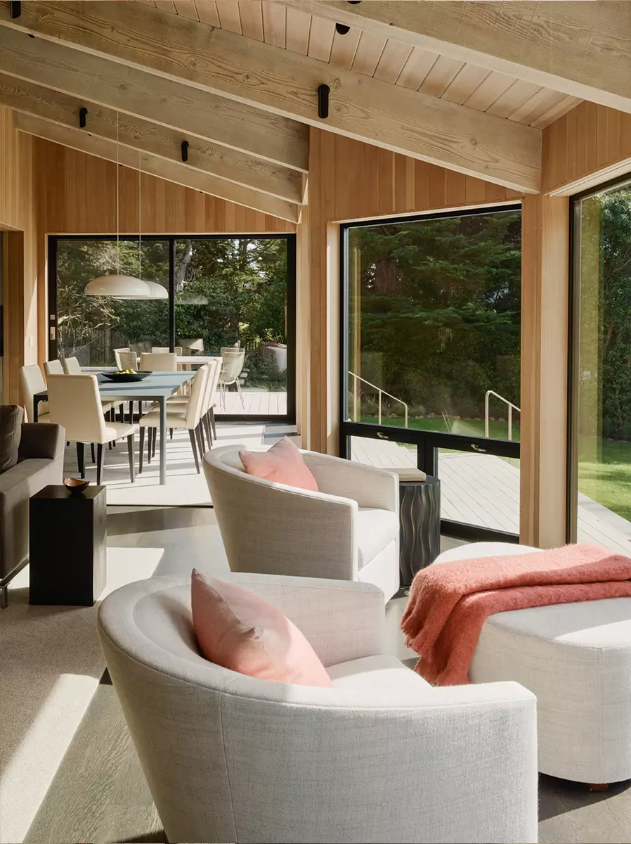 экологичный интерьер дома на калифорнийском побережье — проект студии Butler Armsden Architects и Leverone Design