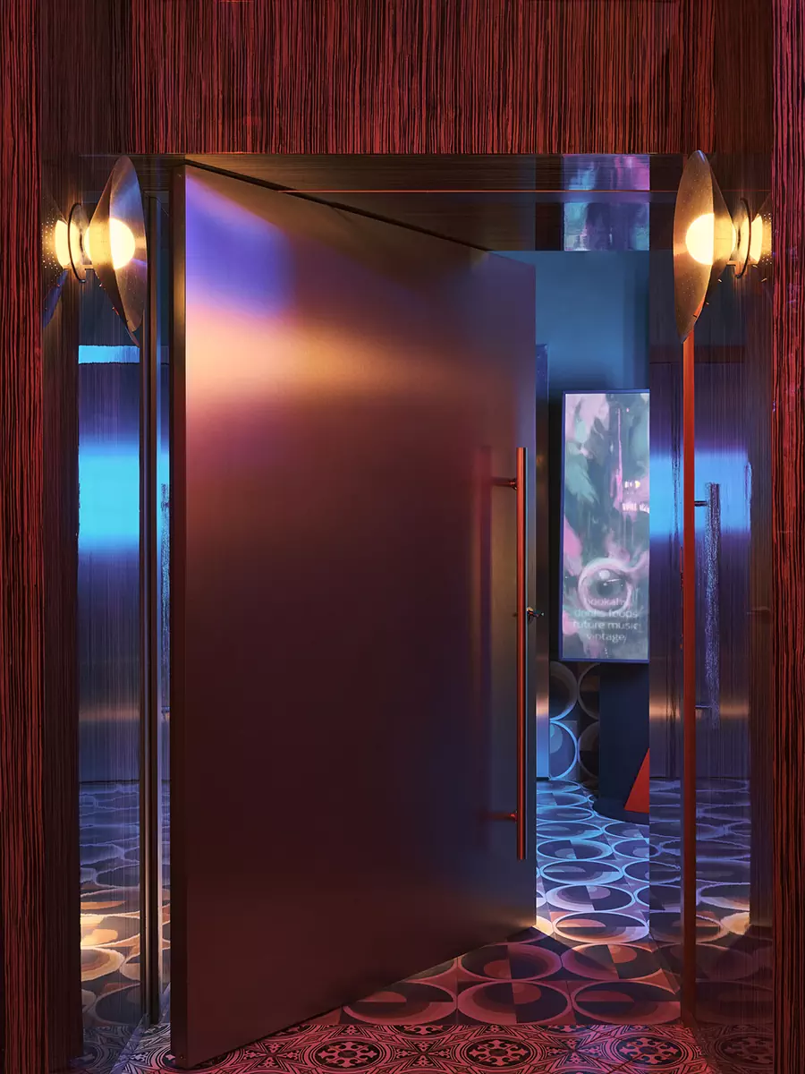 Атмосфера сюрреализма и винтажные детали в интерьере московского лаунж-бара — проект Atelier Prototipi