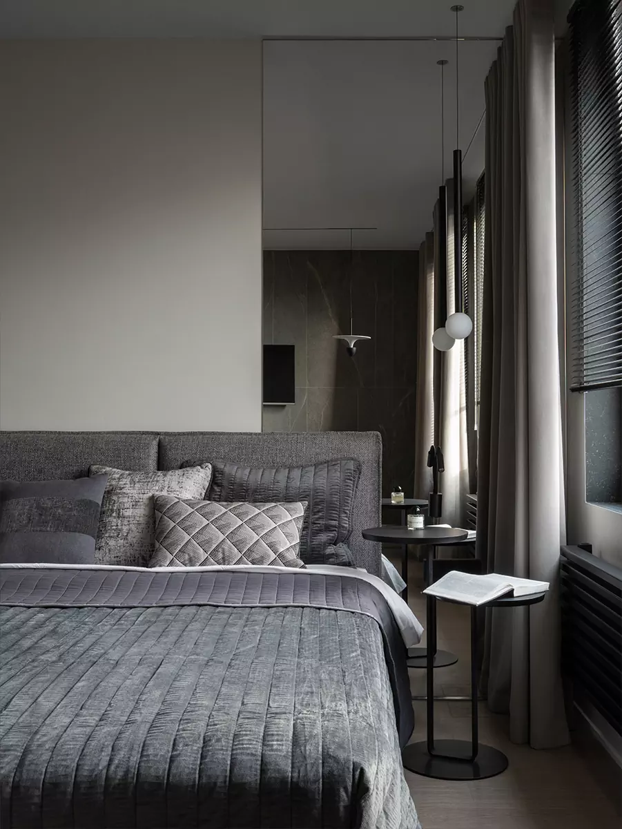 Глубокие серые оттенки в интерьере квартиры для посуточной аренды – проект Юлии Мартыновой и Татьяны Григорьевой