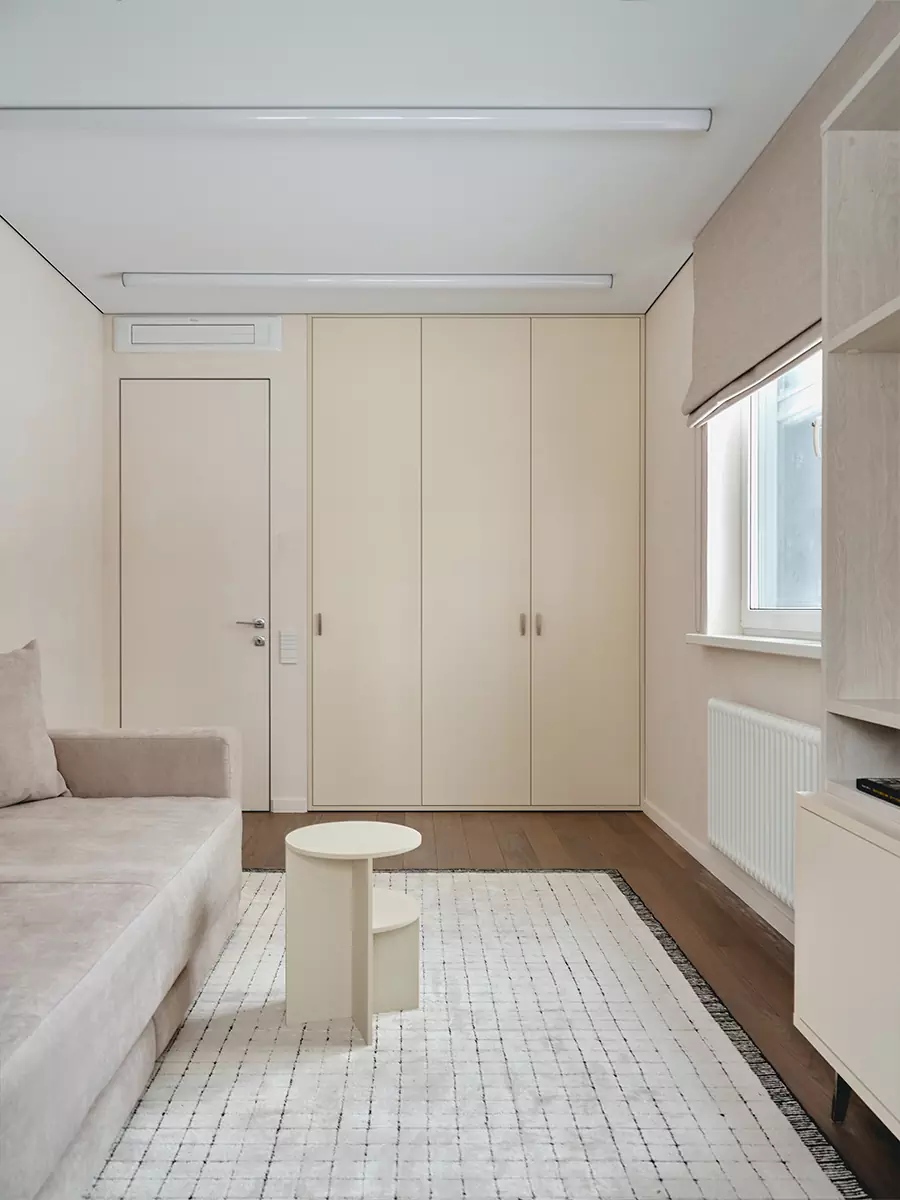 Сложные оттенки и продуманные световые сценарии в интерьере квартиры для большой семьи — проект Виталия Мясникова